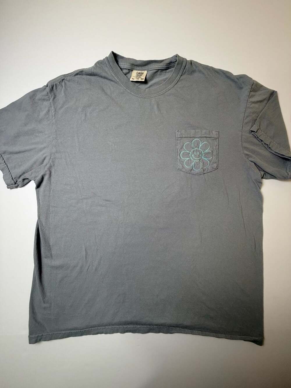 Comfort Colors Grey Pocket T-Shirt Embroidered Smiley Flower Logo Size L